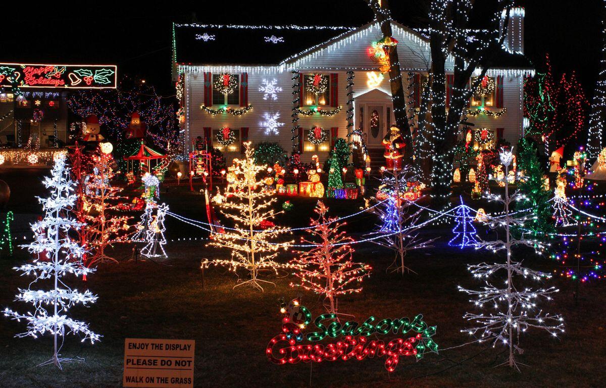 Candlestick Lane lighting returns to the southweast Urbana neighborhood this weekend.