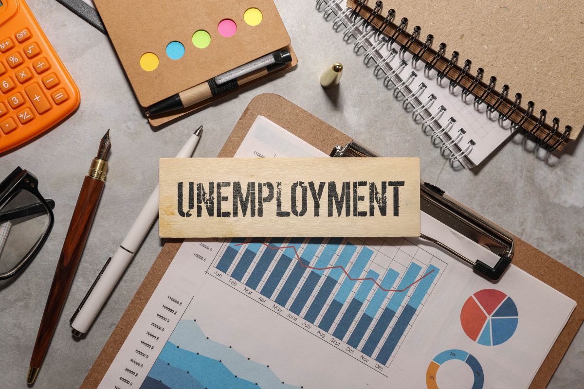 Payroll jobs rise as Illinois unemployment rate edges up in December