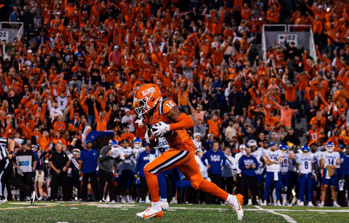 Xavier Scott returns to the Illini in the 2026 season.